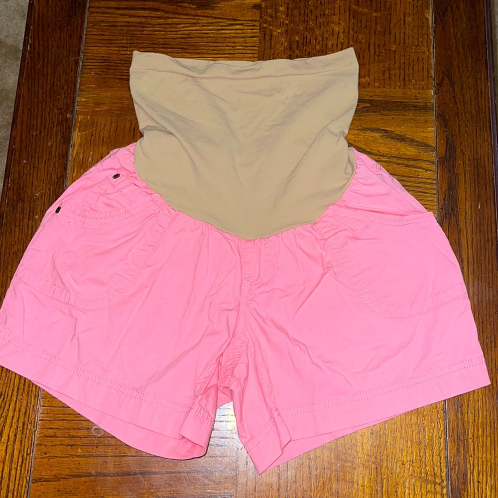 Maternity shorts size small. Only worn once.